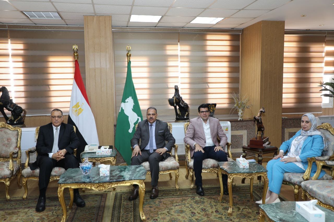 محافظ الشرقية الجديد يستقبل السابق 01