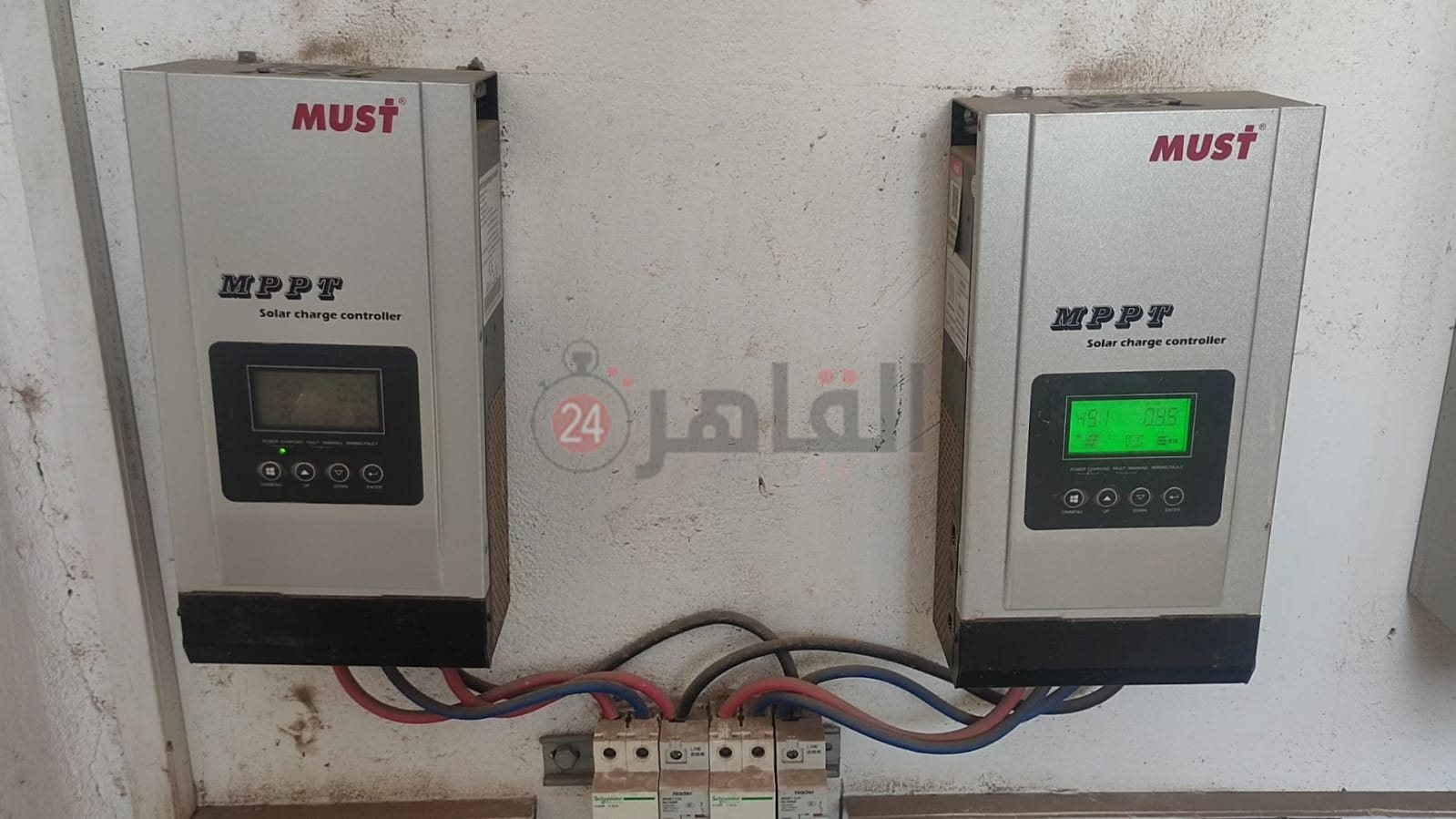 منظم الطاقة الشمسية داخل المحطة الموجودة في البسايسة