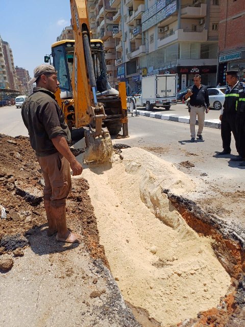 إصلاح كسر ماسورة مياه شرب في الشرقية 03