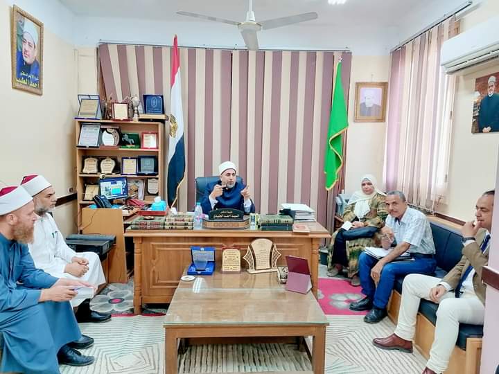 رئيس منطقة الشرقية الأزهرية خلال اجتماعه بقيادات المديرية 02