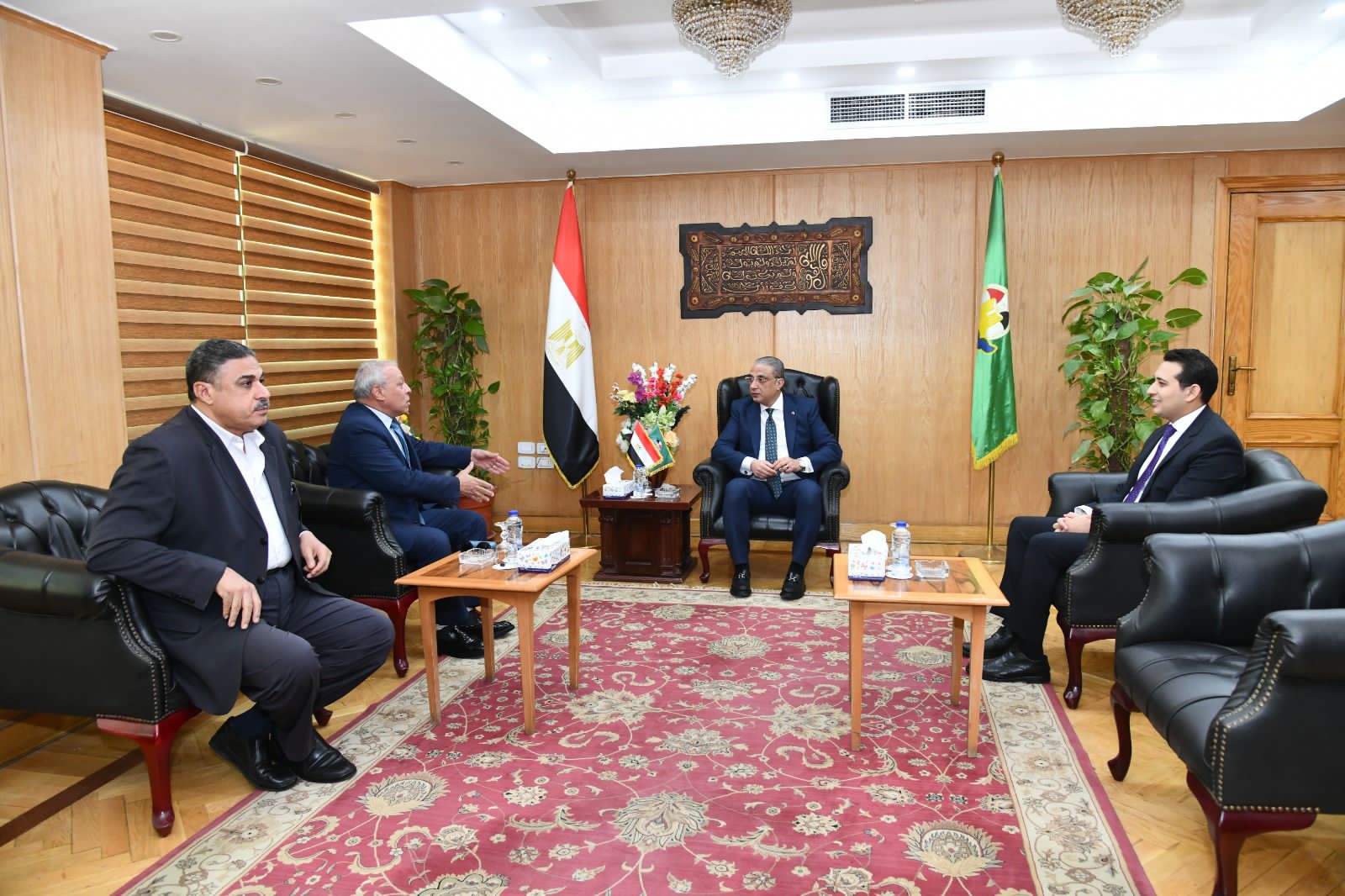 محافظ الفيوم ورئيس هيئة تنمية الصعيد يبحثان سبل تعزيز التعاون بالمشروعات الاستثمارية