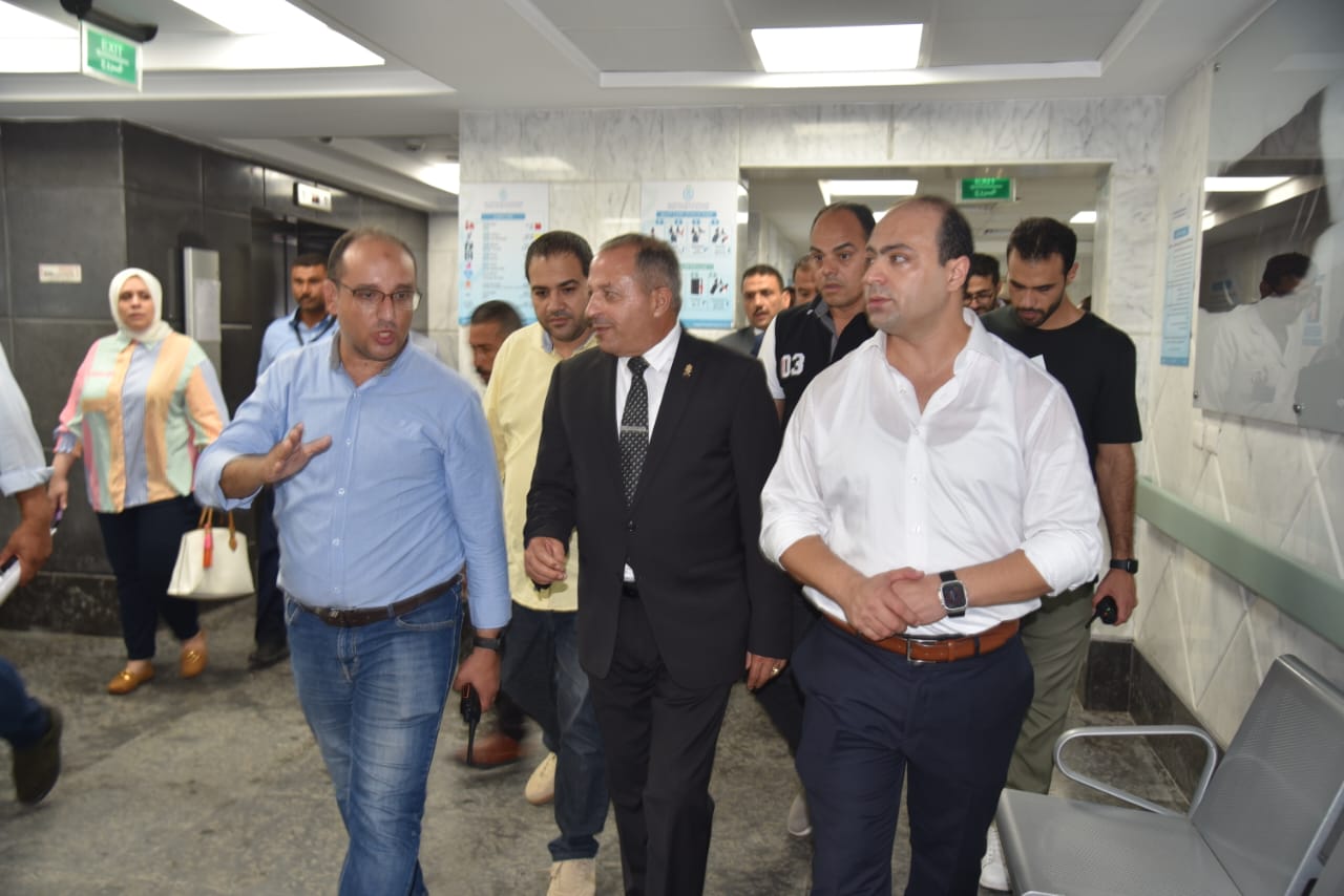 محافظ بورسعيد يتفقد مستشفي 30 يونيو 