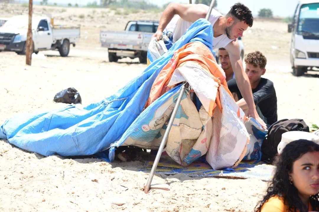 حملة مكبرة لإزالة خيام المصطافين العشوائية