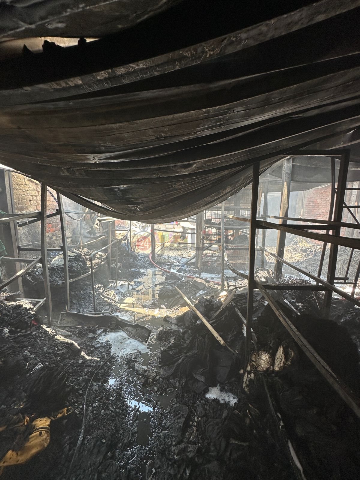 حريق محزن ملابس وأحذية 2