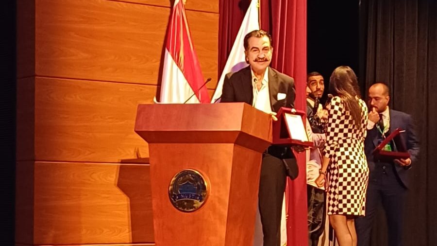 عصام شلتوت وتكريم جامعة مصر - قص