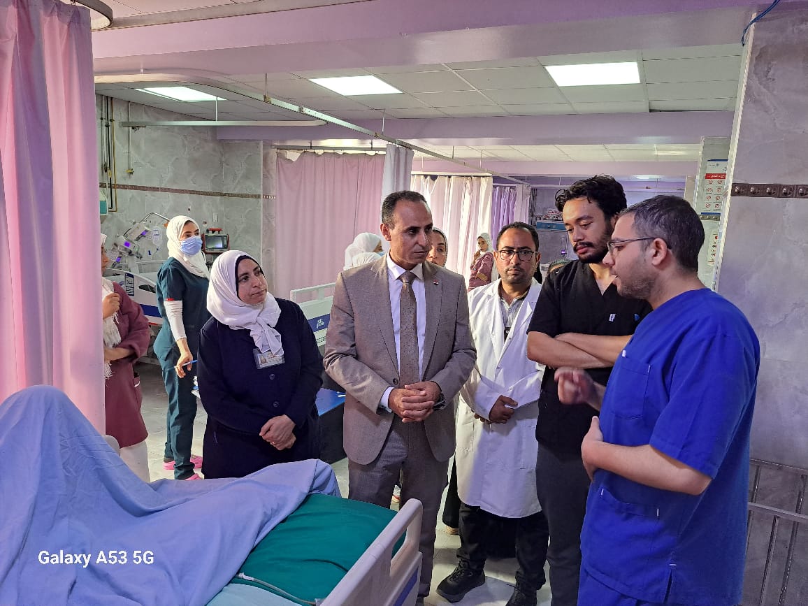 وكيل وزارة الصحة خلال تفقد المستشفى