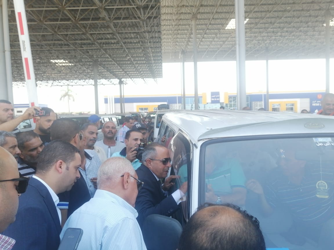 محافظ بورسعيد يتفقد الميناء البري ومحطة وقود