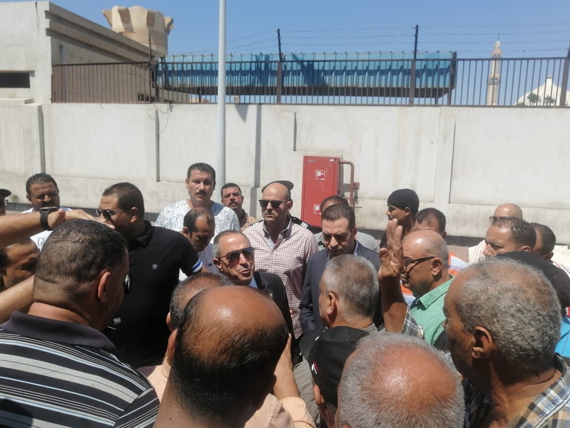 محافظ بورسعيد يتفقد الميناء البري ومحطة وقود