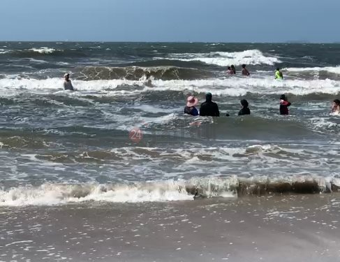 ارتفاع كبير للأمواج في بورسعيد