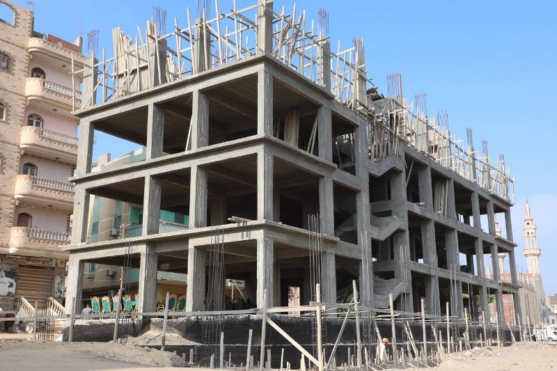 محافظ الشرقية يتفقد أعمال إنشاء إدارة ديرب نجم التعليمية