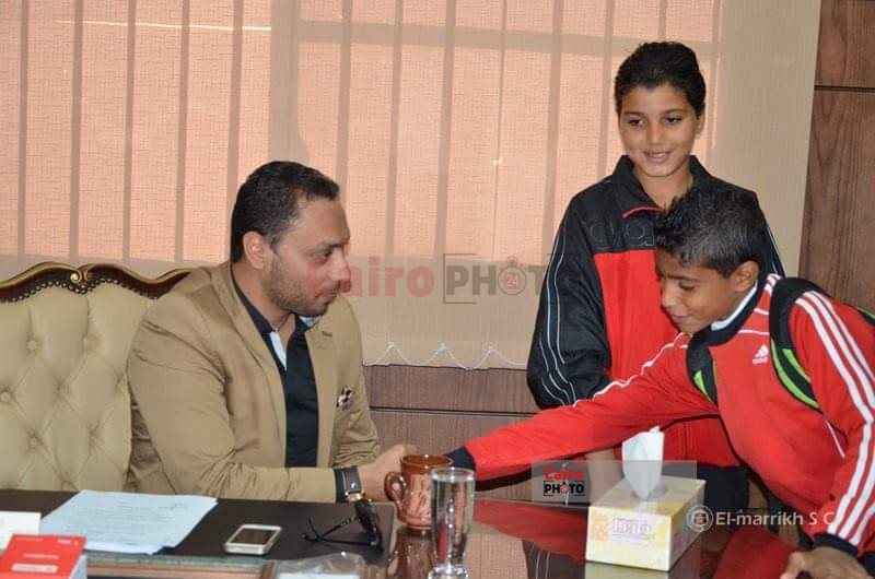 الكابتن إبراهيم عادل مع رئيس نادي المريخ 