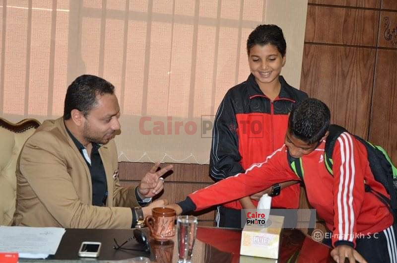 الكابتن إبراهيم عادل مع رئيس نادي المريخ 