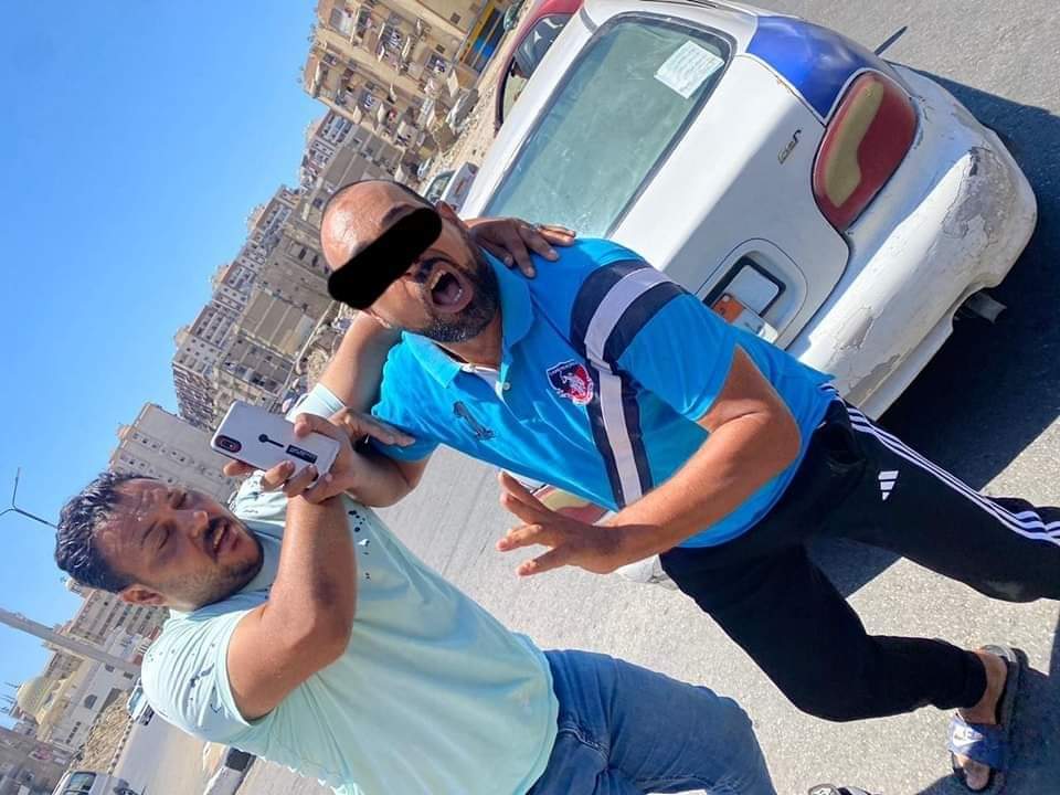 سائق تاكسي يعتدي علي مواطنة ببورسعيد