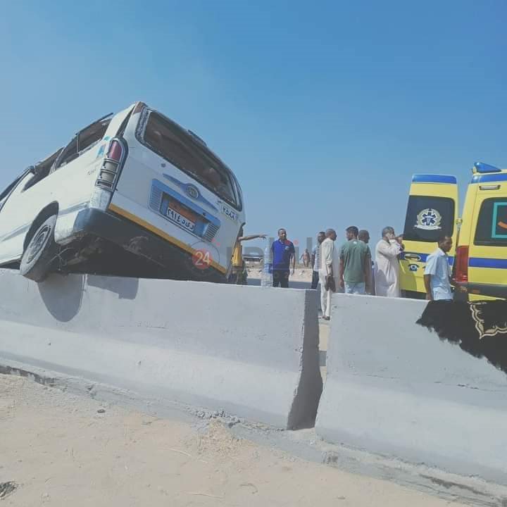 مصرع شخصين وإصابة 6 آخرين في حادث انقلاب سيارة ميكروباص بالفيوم