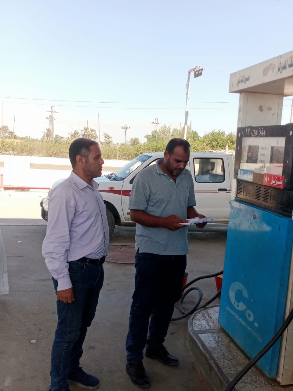 ضبط محطتين وقود لتصرفهم في أكثر من 11 ألف لتر مواد بترولية بالفيوم