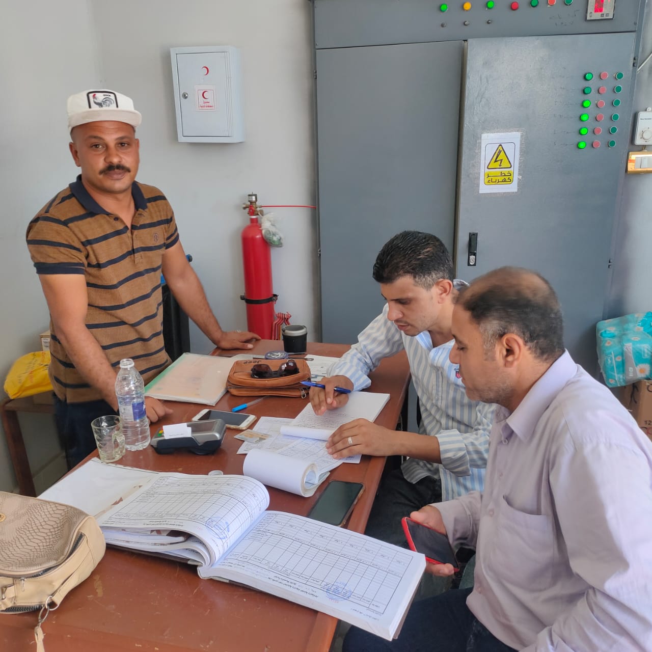 ضبط محطتين وقود لتصرفهم في أكثر من 11 ألف لتر مواد بترولية بالفيوم