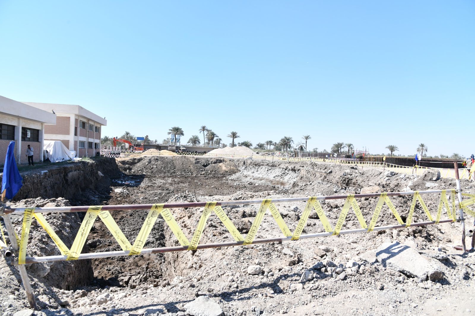 محافظ الفيوم يتفقد الأعمال الإنشائية بمحطتي معالجة الصرف الصحي بقريتي أبو جنشو وأبو شنب