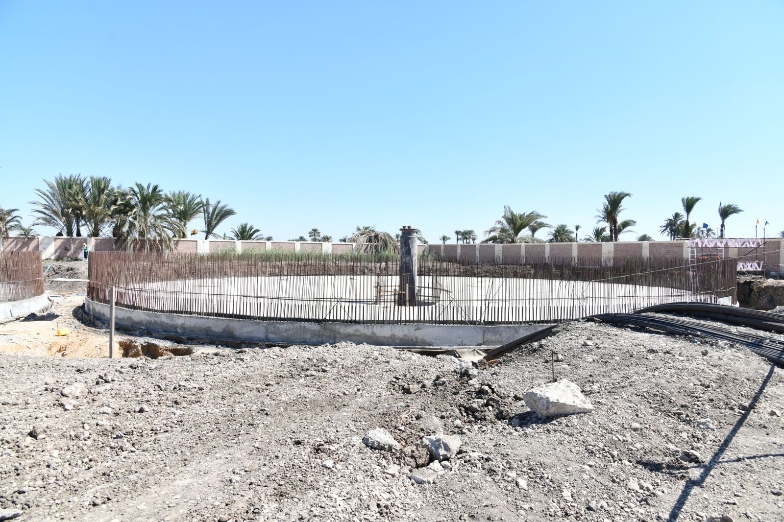 محافظ الفيوم يتفقد الأعمال الإنشائية بمحطتي معالجة الصرف الصحي بقريتي أبو جنشو وأبو شنب