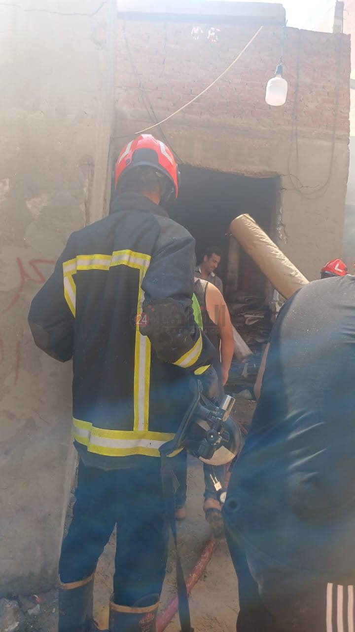 حريق مخزن ورق وكروتون بالإسكندرية