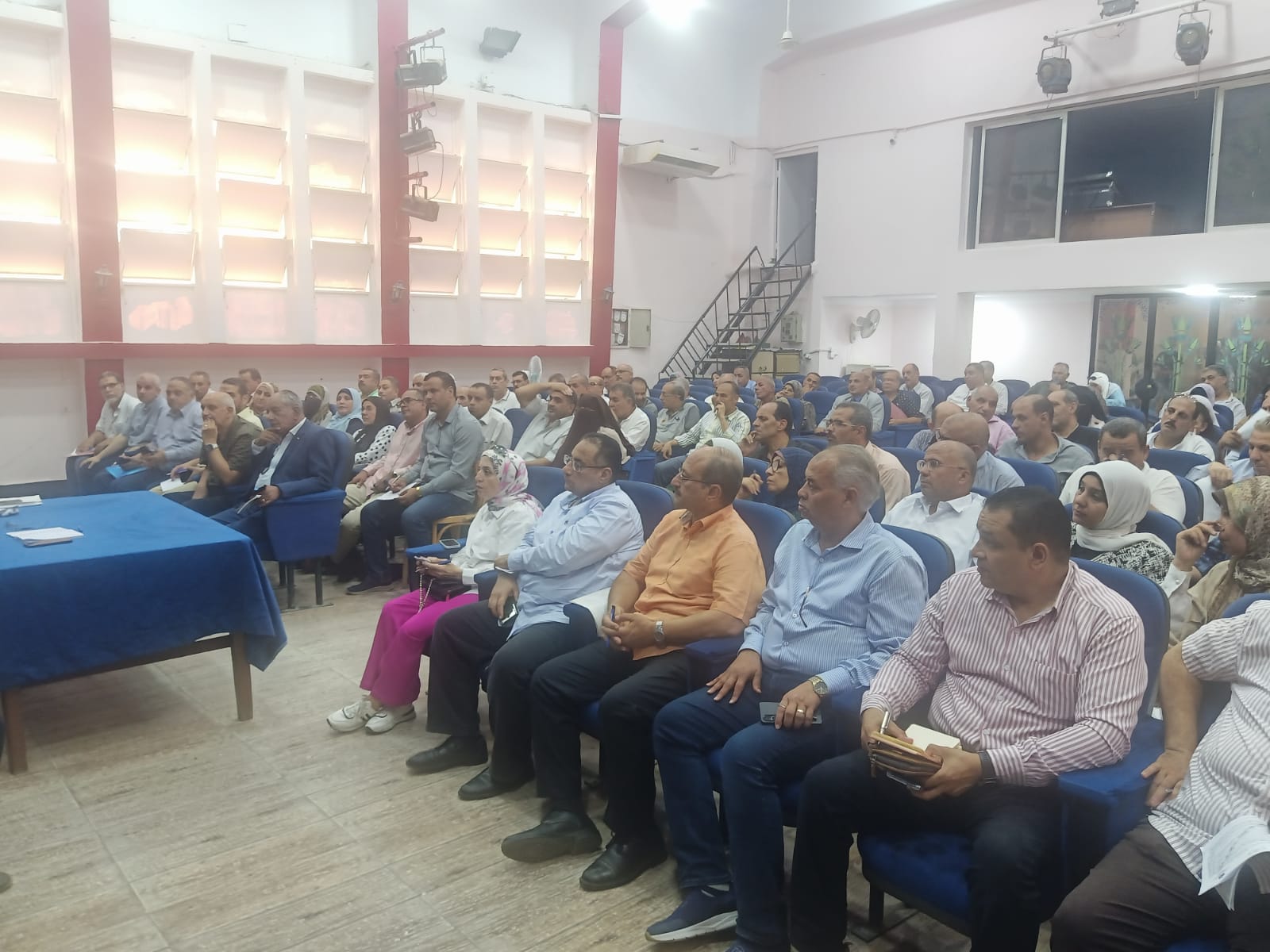 اجتماع طارئ لمدير تعليم الفيوم 