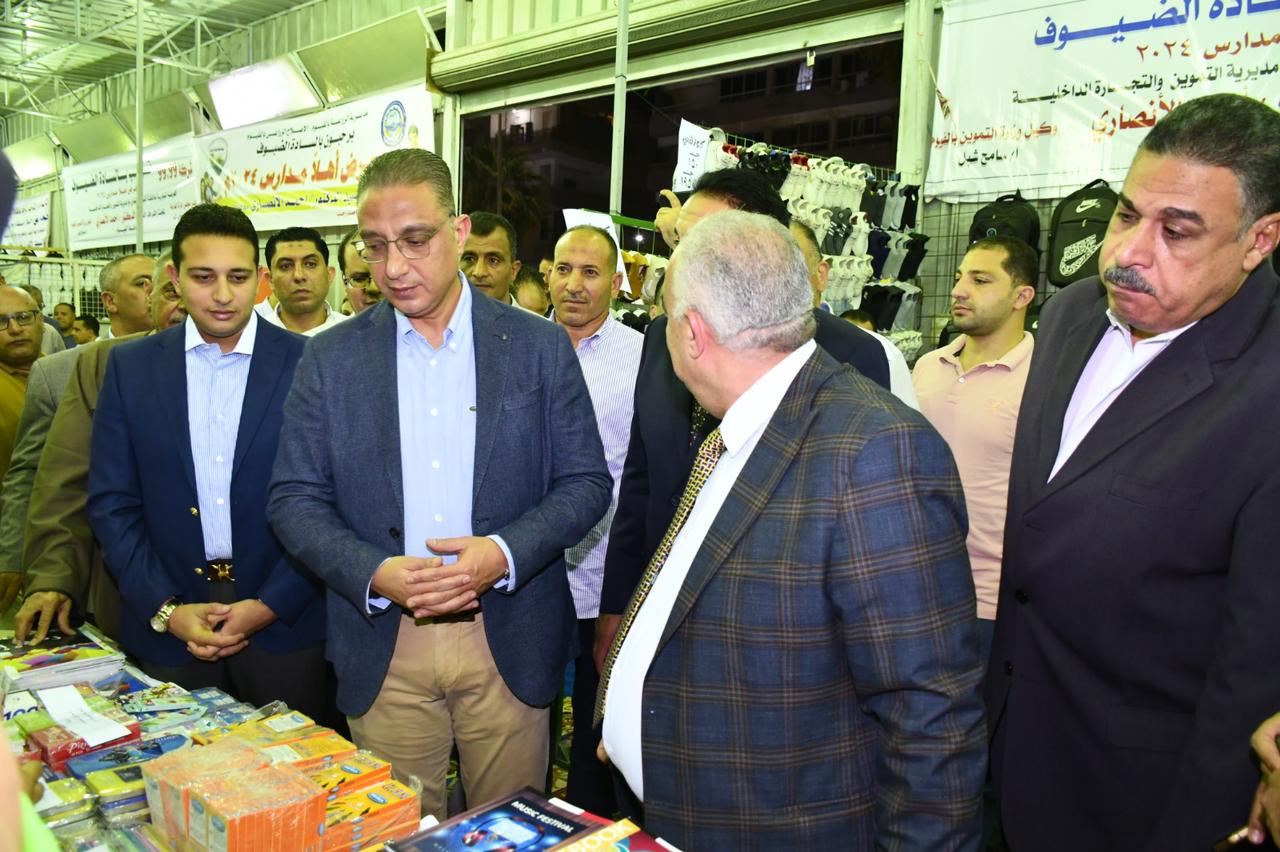 محافظ الفيوم يفتتح معرض 