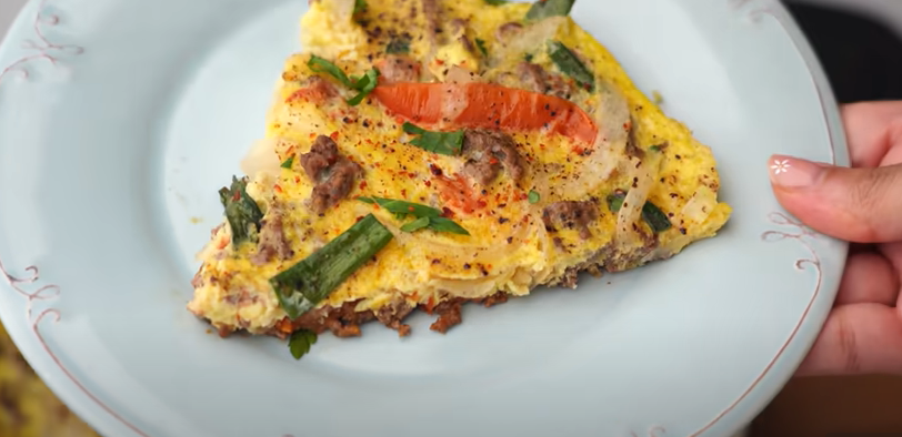 أومليت بالخضار والجبن قليل الدسم