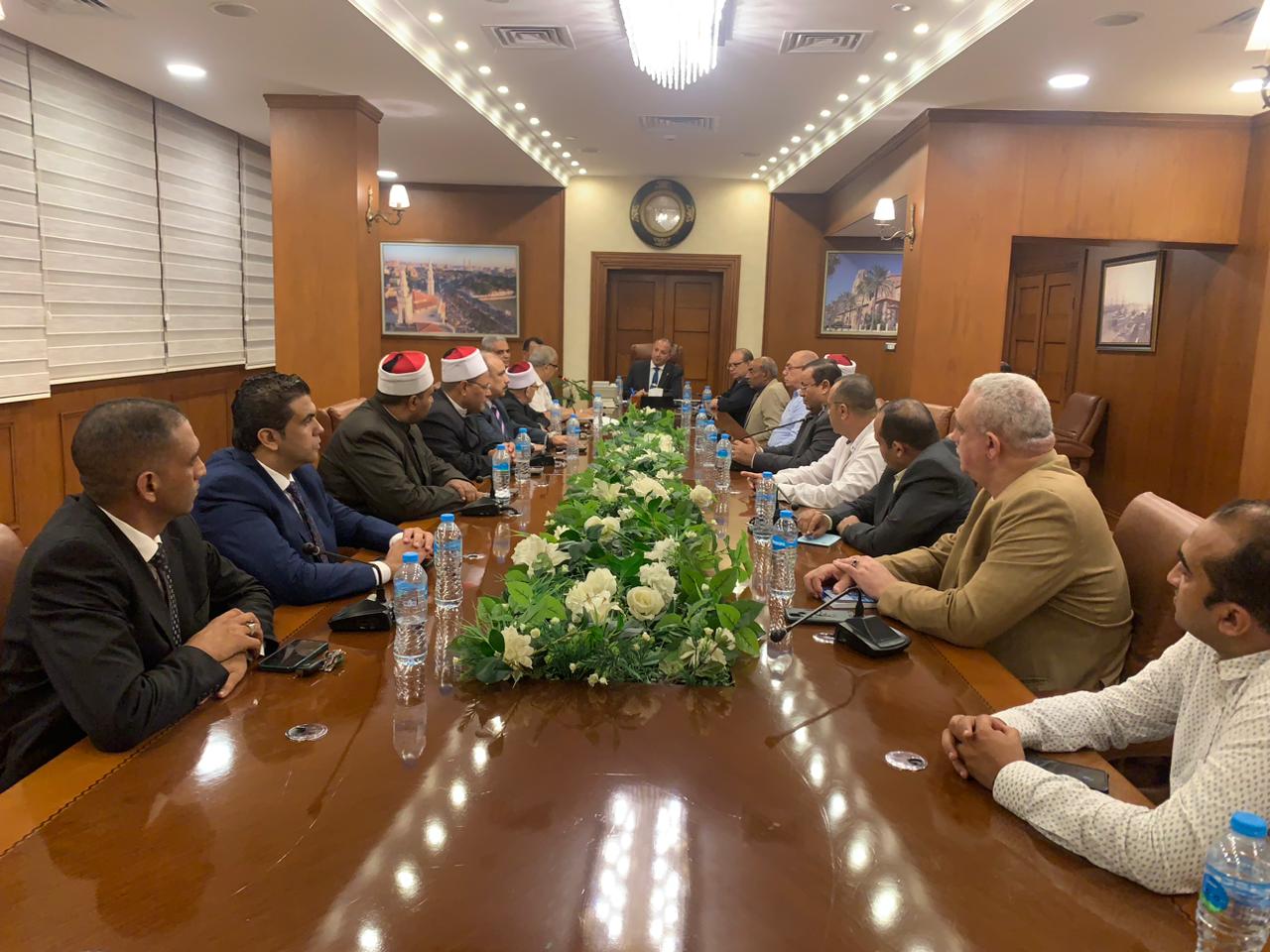 اجتماع محافظ بورسعيد باللجنة العليا لمسابقة القرآن الكريم 