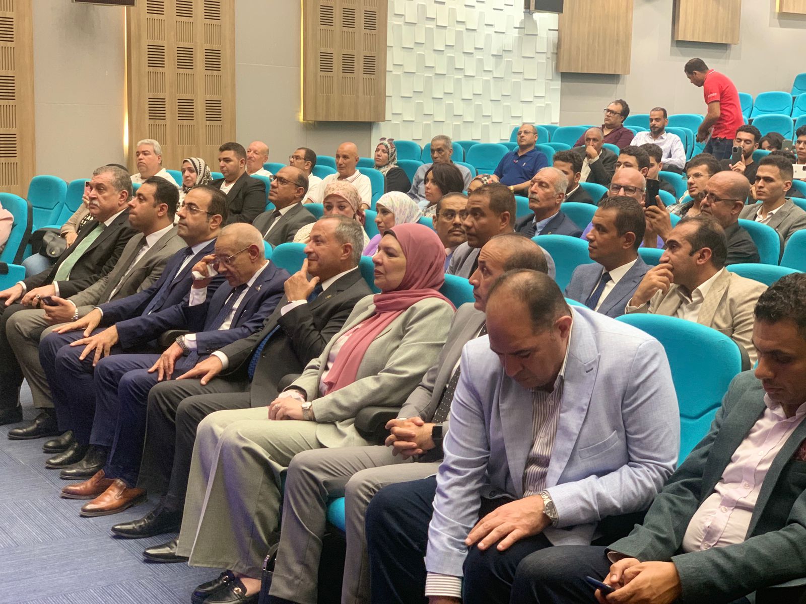 محافظ بورسعيد يزور الجامعة الأهلية