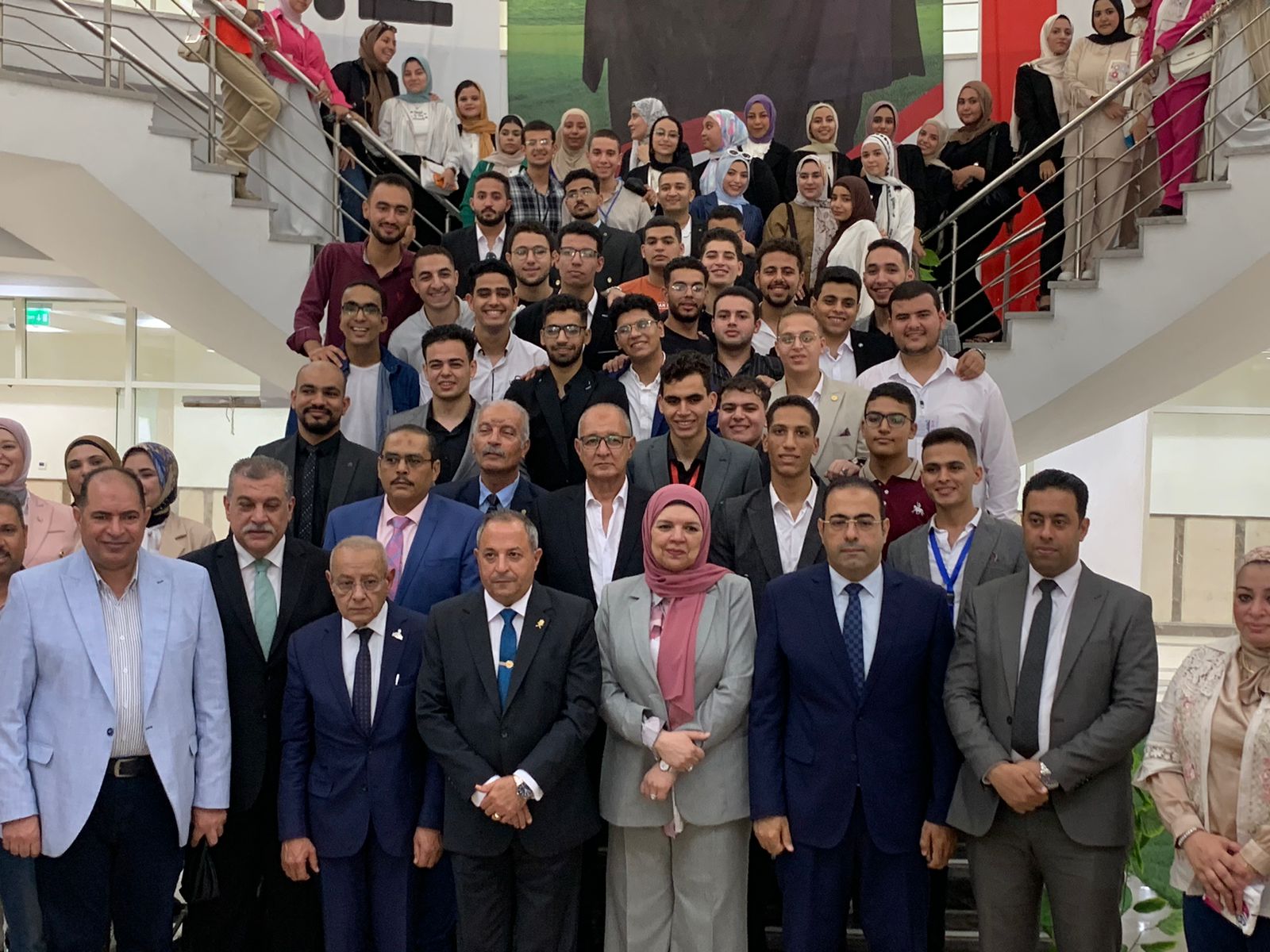 محافظ بورسعيد يزور الجامعة الأهلية