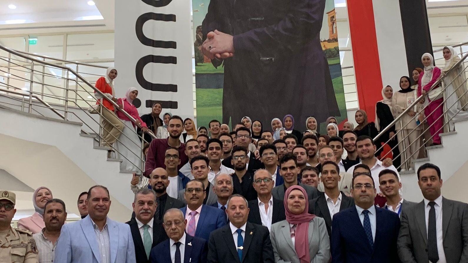 محافظ بورسعيد يزور الجامعة الأهلية - قص