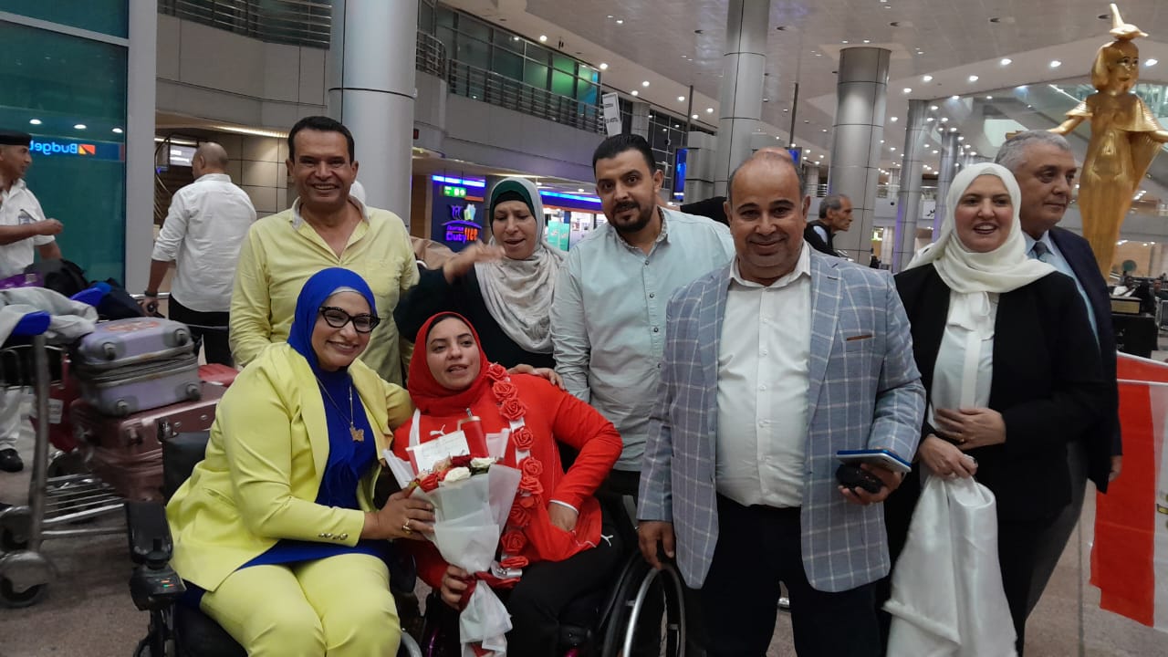 رحاب لدى وصولها مطار القاهرة 01