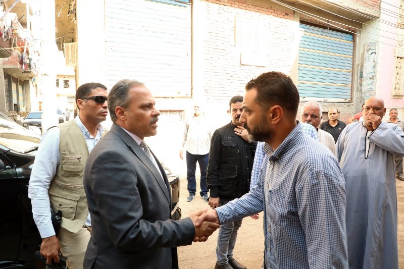 محافظ الشرقية يقدم العزاء لذوي المتوفيين في حادث القطارين 06