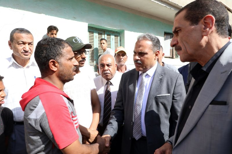 محافظ الشرقية يقدم العزاء لذوي المتوفيين في حادث القطارين 08