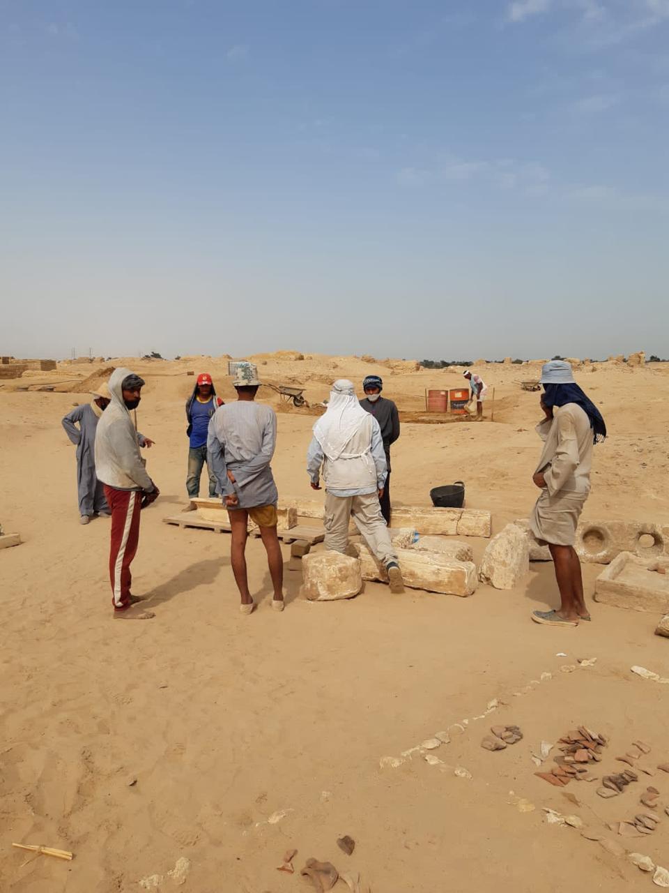 بعثتان فرنسية وايطالية  بدأت اعمالها فى 