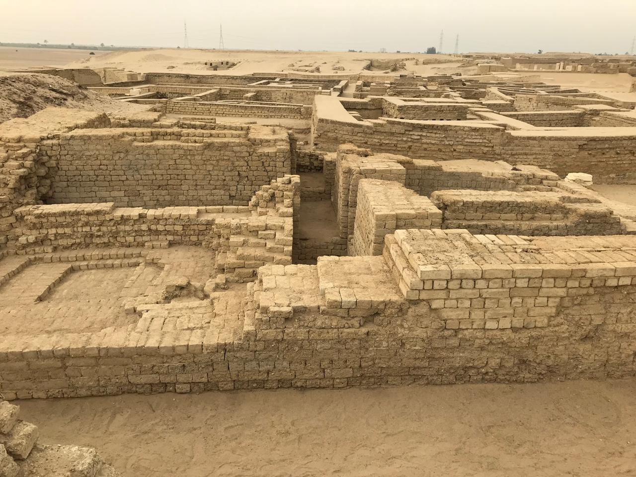 بعثتان فرنسية وايطالية  بدأت اعمالها فى 