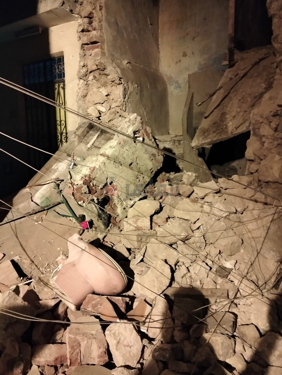 انهيار جزئي لعقار مهجور بالمعادي 