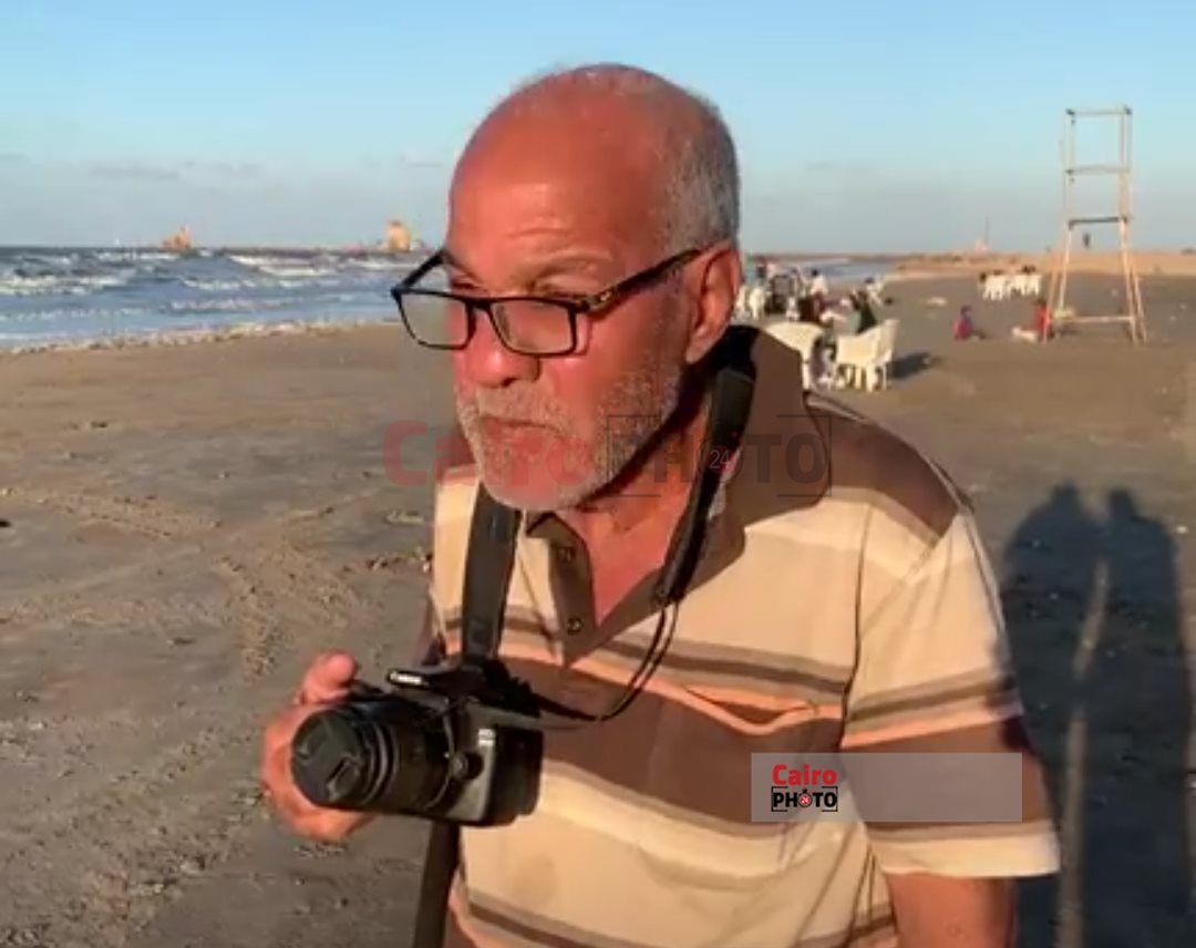 عم رضا اقدم مصور علي شاطئ بورسعيد
