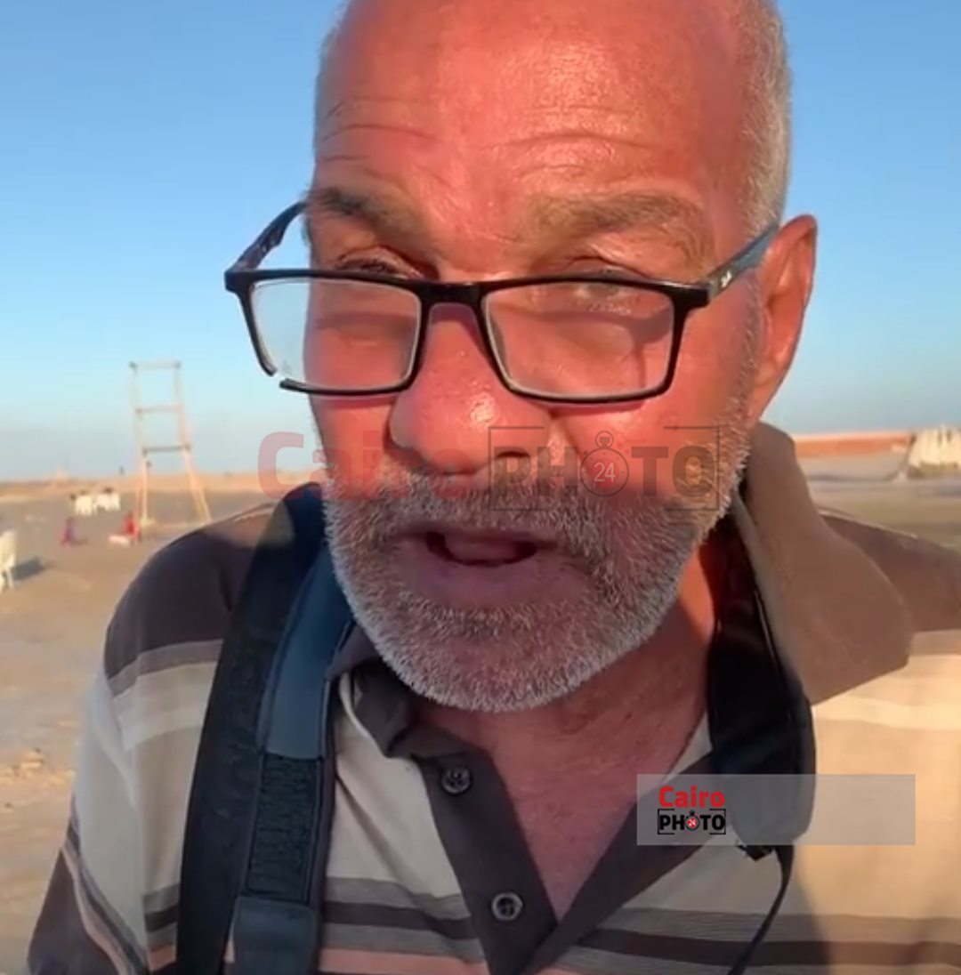 عم رضا اقدم مصور علي شاطئ بورسعيد