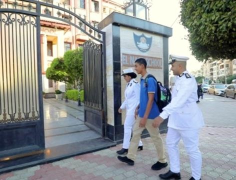 وزارة الداخلية تصطحب أبناء الشهداء إلى مدارسهم