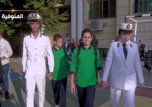 وزارة الداخلية تصطحب أبناء الشهداء إلى مدارسهم