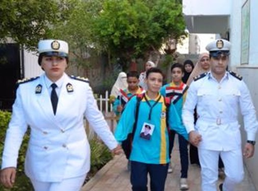 وزارة الداخلية تصطحب أبناء الشهداء إلى مدارسهم