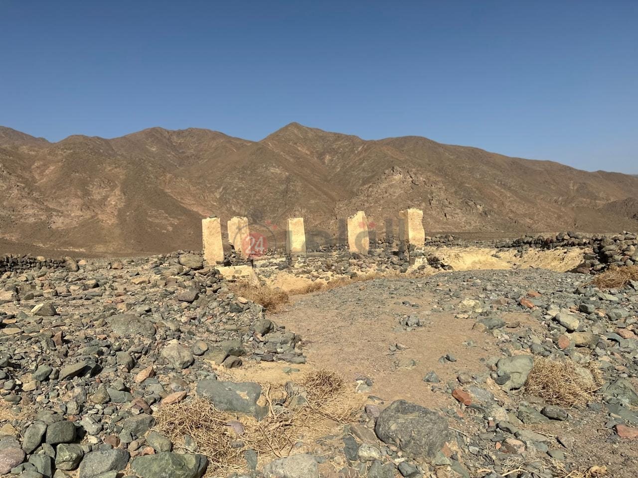 معاينة الشواهد الاثرية بجبل الدخان شمال غرب مدينة الغردقة (2)