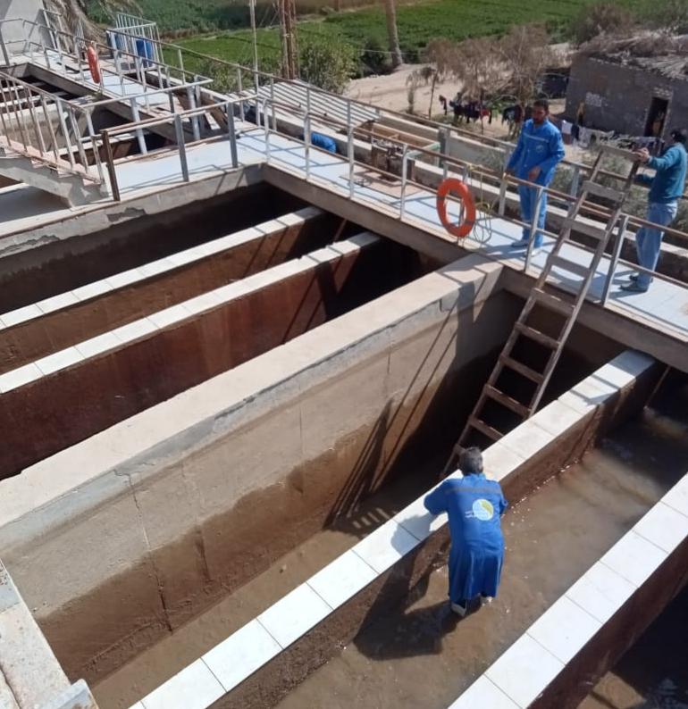 مياه الفيوم …غسيل وتطهير مرشحات ومروقات محطات مياه الشرب 