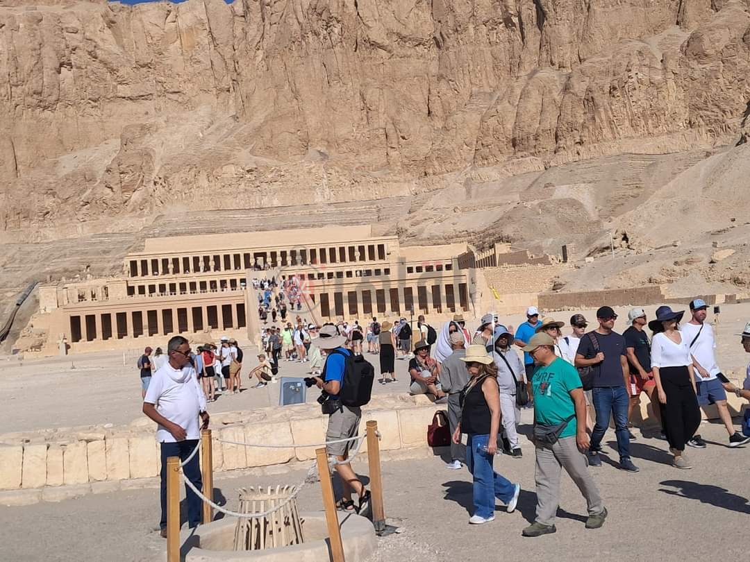 إقبال كبير من السائحين لزيارة معبد حتشبسوت