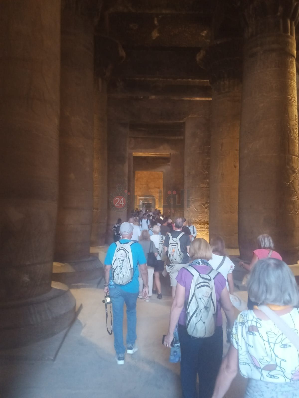  إقبال كبير من السائحين على معبد إدفو بأسوان بعد التطوير (2)