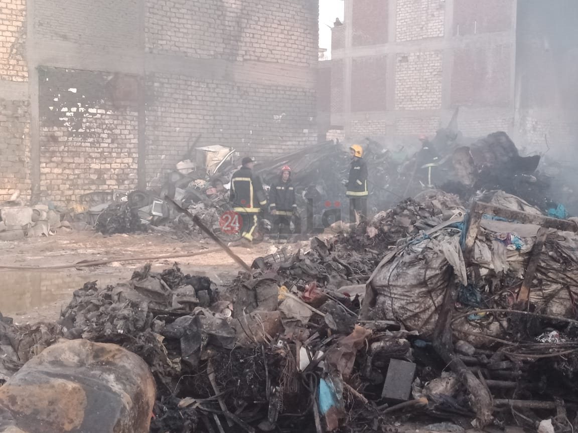 السيطرة على حريق بمخزن بالإسكندرية 