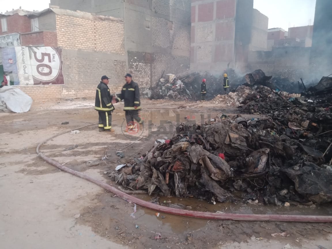 السيطرة على حريق بمخزن بالإسكندرية