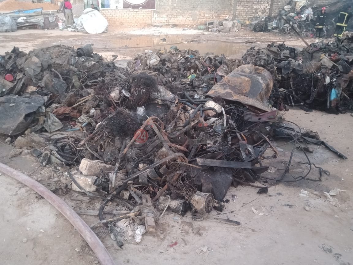 السيطرة على حريق بمخزن بالإسكندرية