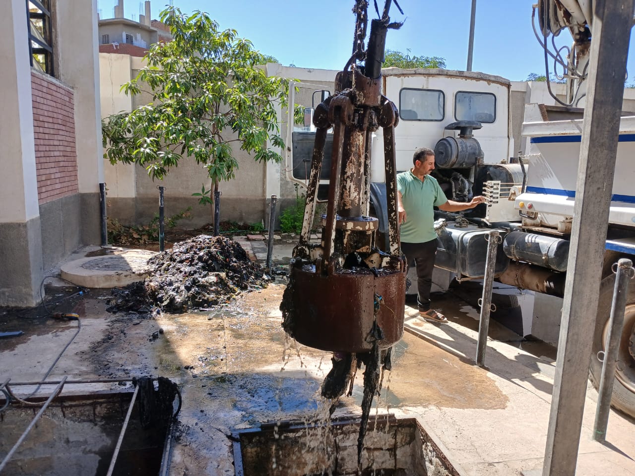 تطهير محطات الصرف الصحي 