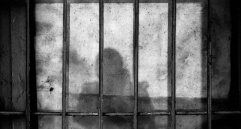 تفسير حلم دخول السجن مع صديق